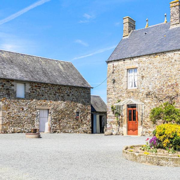 Stunning Home In Gouville-sur-mer With Kitchen