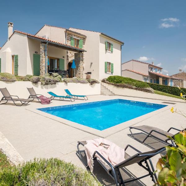 Awesome Home In Baredine With 4 Bedrooms And Outdoor Swimming Pool