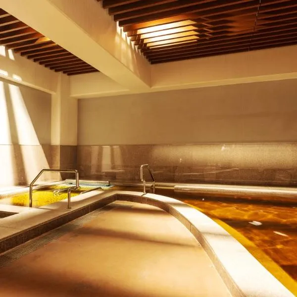 HOTEL SANSUI NAHA Ryukyu Onsen Naminoue-No-Yu, hotel in Naha