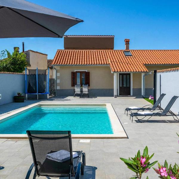 Nice Home In Loborika With Outdoor Swimming Pool, Wifi And Outdoor Swimming Pool