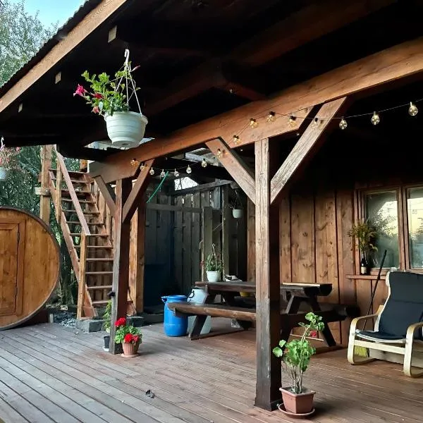 Romantická chatka so saunou v prírode, hotel v destinaci Turany