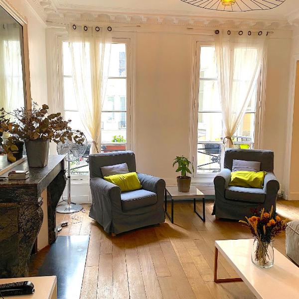 Real Parisian apartment with 2 bedrooms and AC