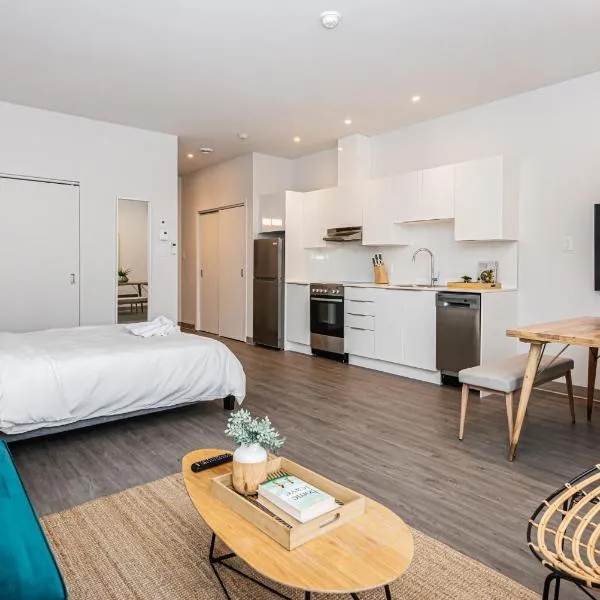Brand New and Perfectly Located Flat in Le Plateau by Den Stays, hotel in Montreal