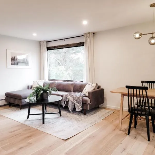 Black Pearl Unit 2 - Lake Placid, Mirror Lake, ξενοδοχείο σε Lake Placid