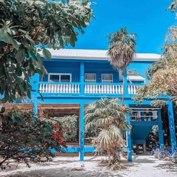 Vacation Home Blue Lotus- Gold Standard Certified, hotel in Caye Caulker