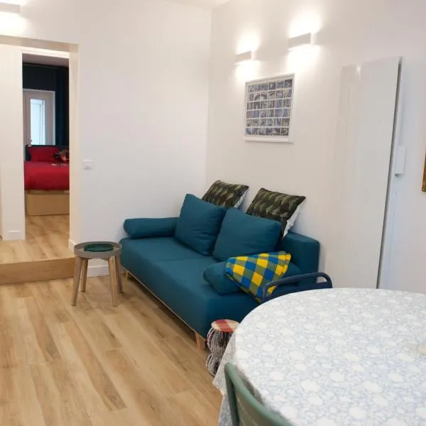 CHARMING Parisian Apartment WITH AIR CONDITIONING - CLIMATISATION & 2 BEDROOMS - Batignolles PARIS, hôtel à Paris