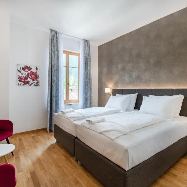 Hotel Dvorec, хотел в Толмин