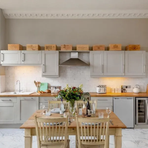 Luxury Georgian Duplex in Central Bath, hotel en Bath