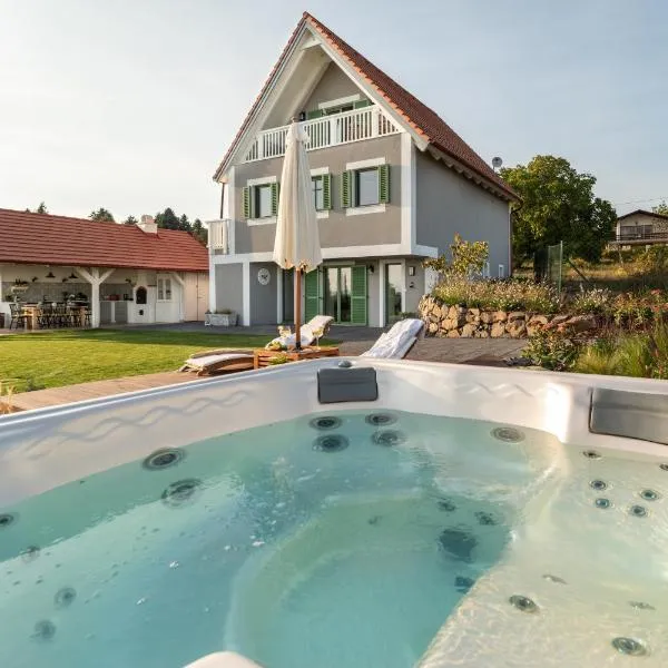 Lovassy Lodge Vendégház, hotel v destinaci Lovas