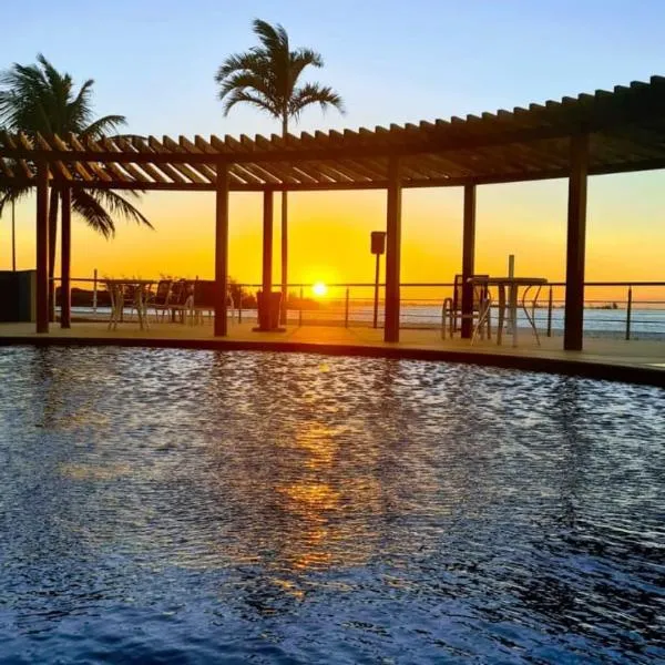 EXCELENTE APARTAMENTO ENTRE A LAGOA E O MAR!!!, hotel in Arraial do Cabo