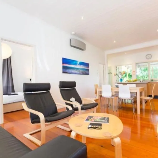 Sunny Home - near West End Cafe's, South Bank & City, hotel in Brisbane