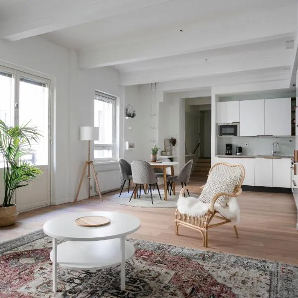 2ndhomes Loft Apartment with Spa & Balcony by the White Church, hotel v Helsinkách