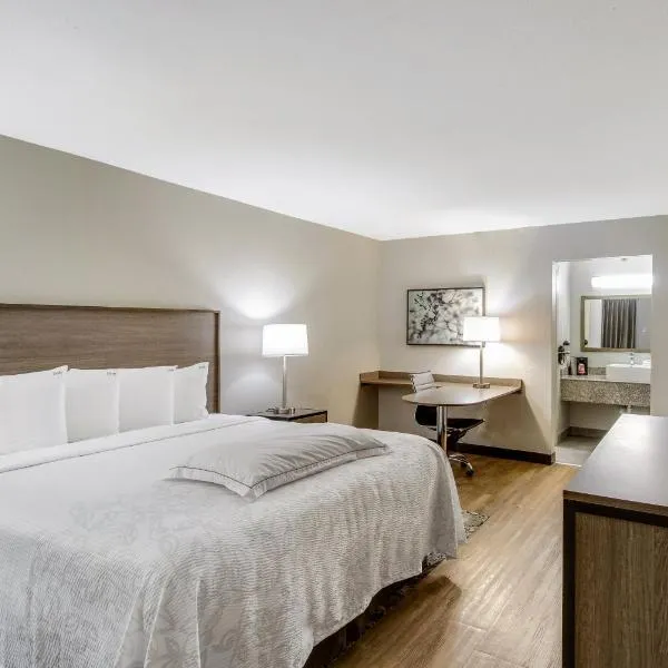 Red Roof Inn PLUS+ Dallas - Addison, hotel in Addison