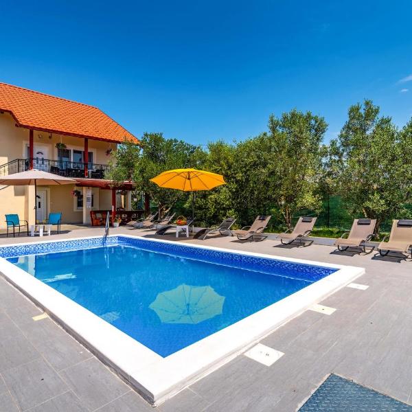 Beautiful Home In Suhovare With 5 Bedrooms, Wifi And Outdoor Swimming Pool