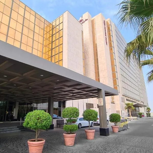 Crowne Plaza Kuwait Al Thuraya City by IHG, hotel in Kuwait