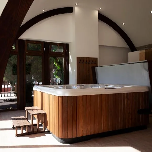 HVT Comfort Apartments, hotell sihtkohas Mezőkövesd