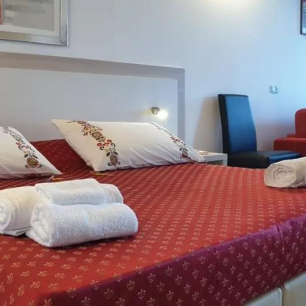 IL SOLE NEL MARE - Lido di Volano, hotel in Comacchio