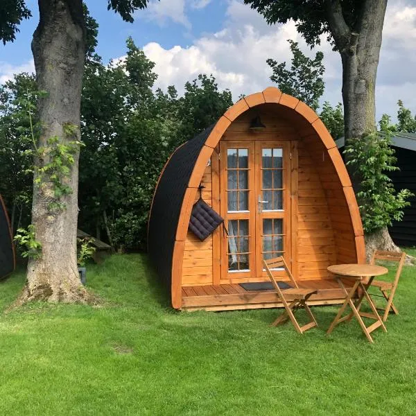 Tiny Camping Pod, hotel in Warmond