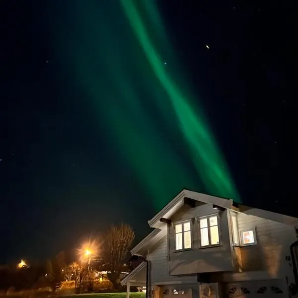Visit Leif at Senja, hotel in Gibostad