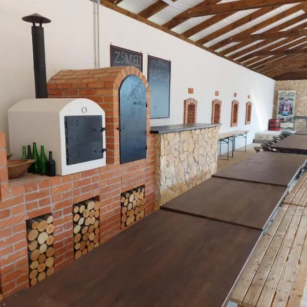 Zsindely Ház Károlyfalva Sátoraljaújhely، فندق في ساتورالجاوجهلي