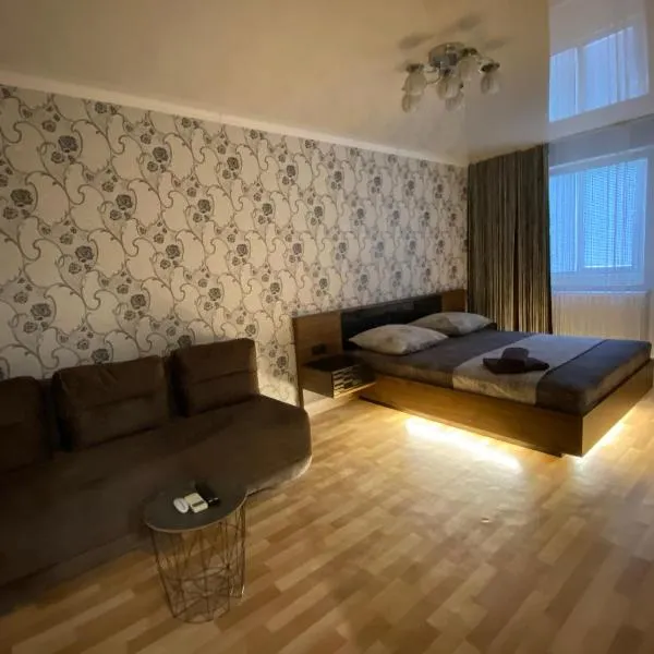 2 комнатная квартира, до 6 спальных мест(КБ-75,Ашан, Метро,Эпицентр), hotel in Kryvyi Rih