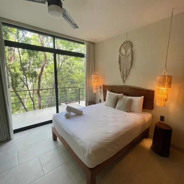 Jungle View 2bed 2bath Condo/ Wi-Fi/ Pool/ Gym，位于图卢姆的酒店
