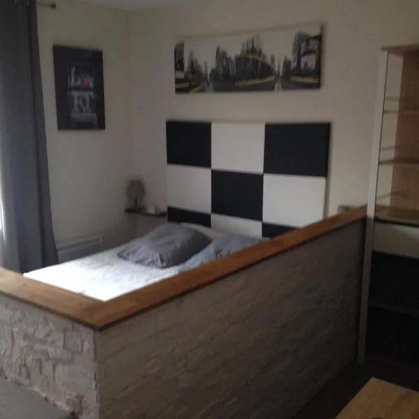 Studio très confortable, khách sạn ở Limoges