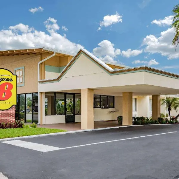 Super 8 by Wyndham Melbourne, hotel di Melbourne