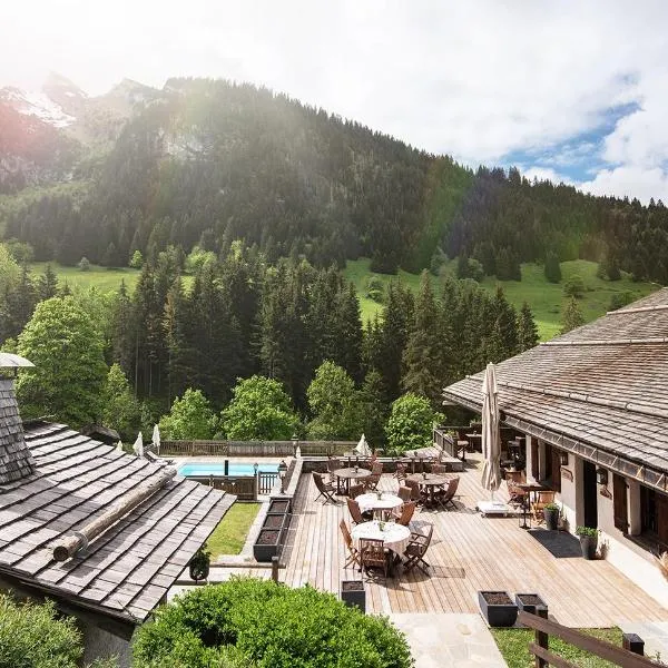 Les Chalets de la Serraz, hotel a La Clusaz
