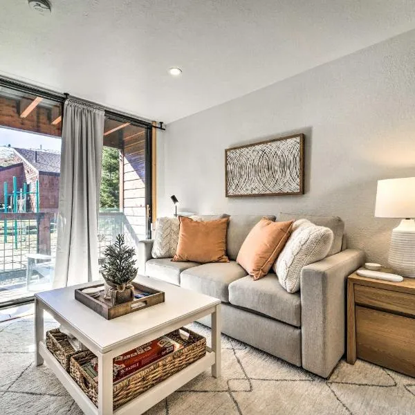 Walk to Ski Resort Tahoe Donner Studio with Balcony, hôtel à Truckee