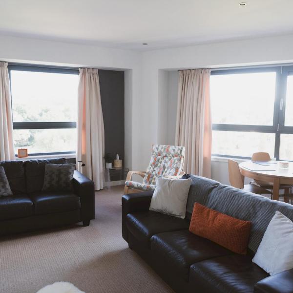 Pass the Keys Lovely 2-Bed Flat Glasgow Harbour FREE parking, Glasgow