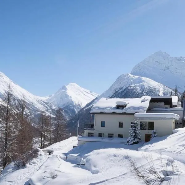 Waldhotel Fletschhorn Panoramic Retreat in Saas Fee, hotel u gradu Sas-Fe