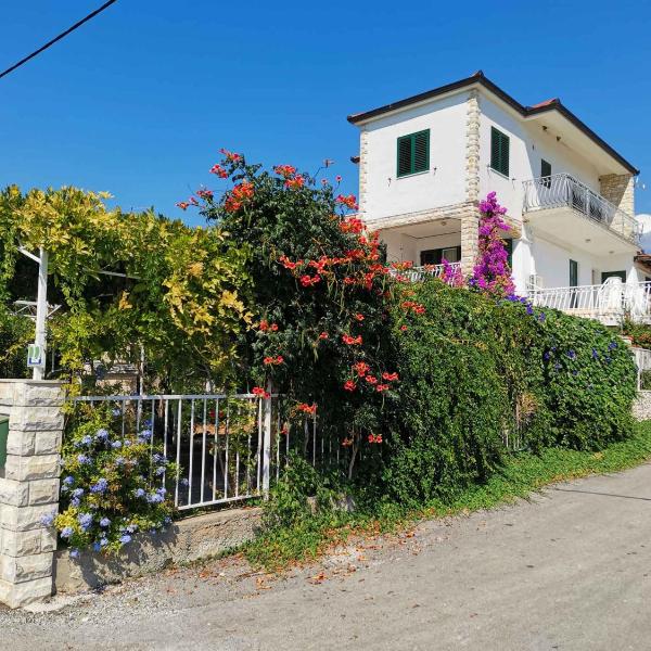 Three-Bedroom Apartment in Vinisce I