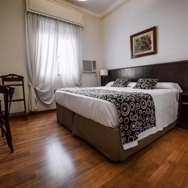 Hotel Carlos V, khách sạn ở San Miguel de Tucumán