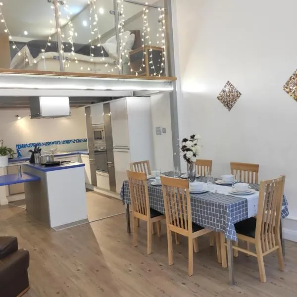 City Centre duplex 3rooms apartment with parking, hotel in Nottingham