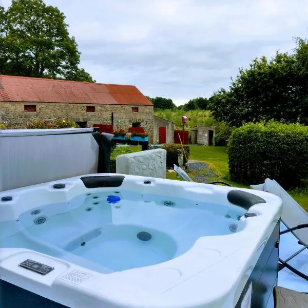 Sarahs Cottage at Pheasant Lane, hotel in Ráistín