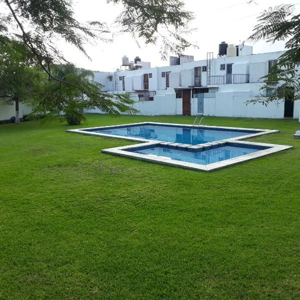 Punta del Sol en Temixco, Morelos, hotel in Acatlipa