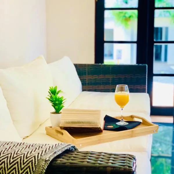 Hotel Mango Airport, hotell i Alajuela