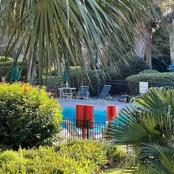 Spacious, cozy villa w/parking in Coligny Villas, ξενοδοχείο σε Hilton Head Island