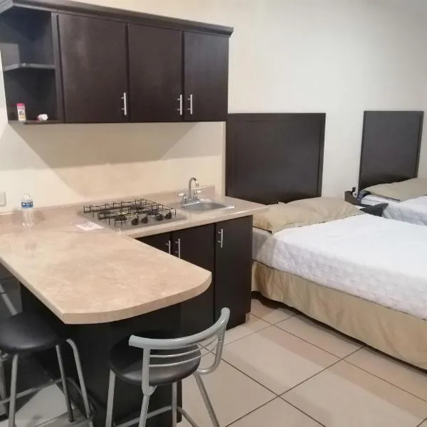 Hgen Rooms & Suites: Los Mochis şehrinde bir otel