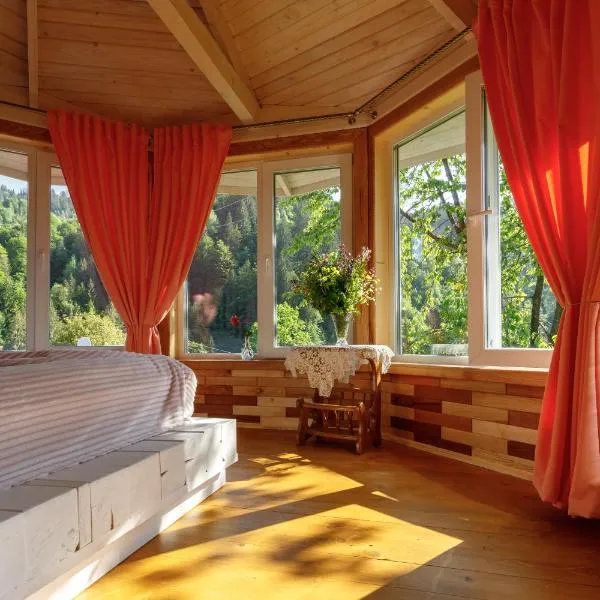 Хата Різьбяра - Закуток, hôtel à Beloberëzka