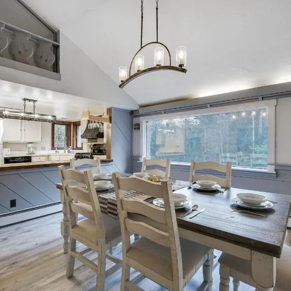 Killington Mountain Home! HotTub & 5 min to Skiing!, hotel in Killington