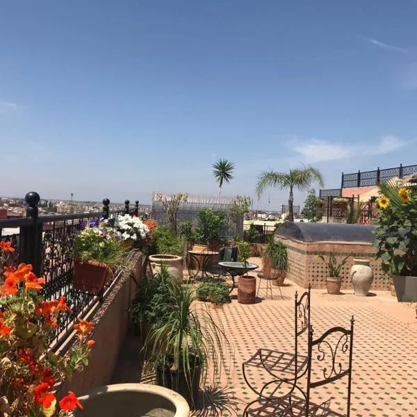 Riad le petit ksar, hotel di Meknes