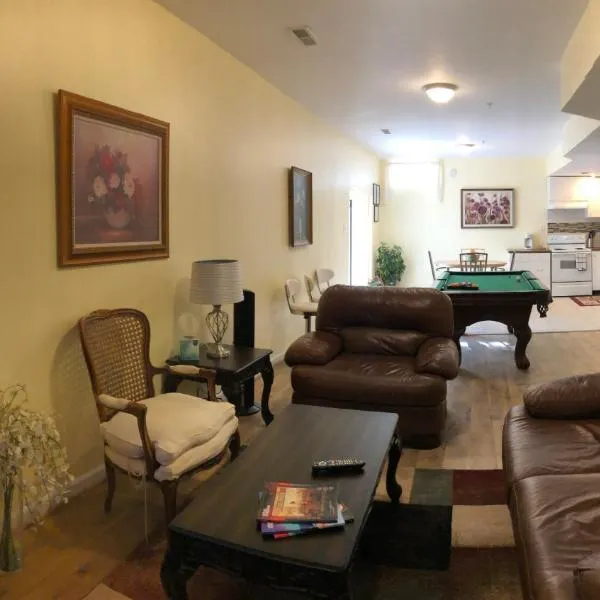 Two bedroom apartment in single family home, hotel in Fort Washington