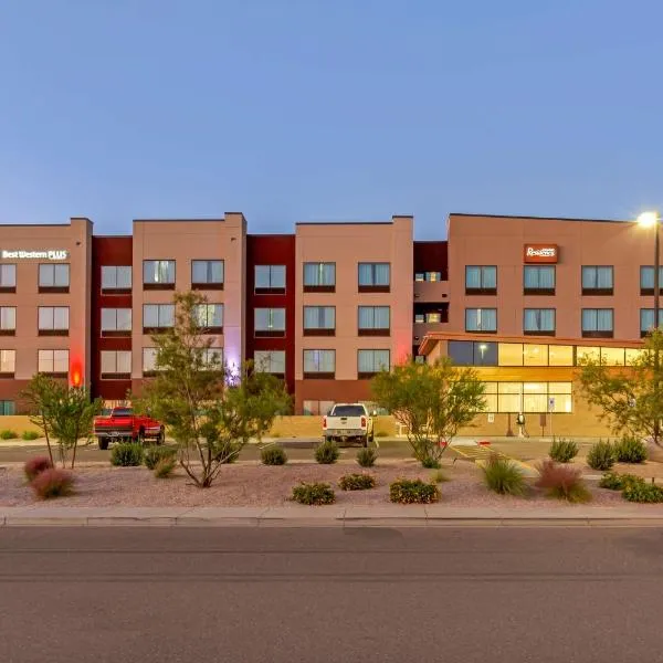 Best Western Plus Executive Residency Phoenix North Happy Valley，位于凤凰城的酒店