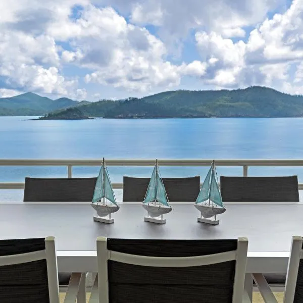 Frangipani Beachfront Lodge 202 on Hamilton Island by HamoRent, hotel in Hamilton Island