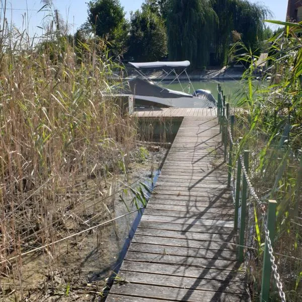 Beach Club Apartman, hotel in Mosonmagyaróvár