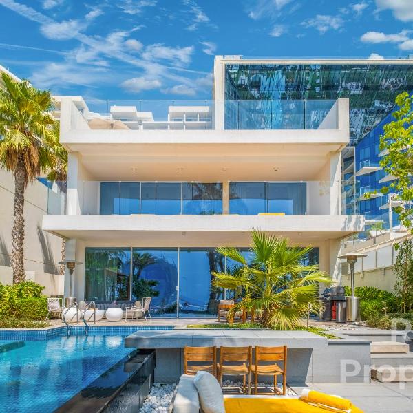 FIVE Palm Beach Villa - Three Floors, Private Pool, Jacuzzi