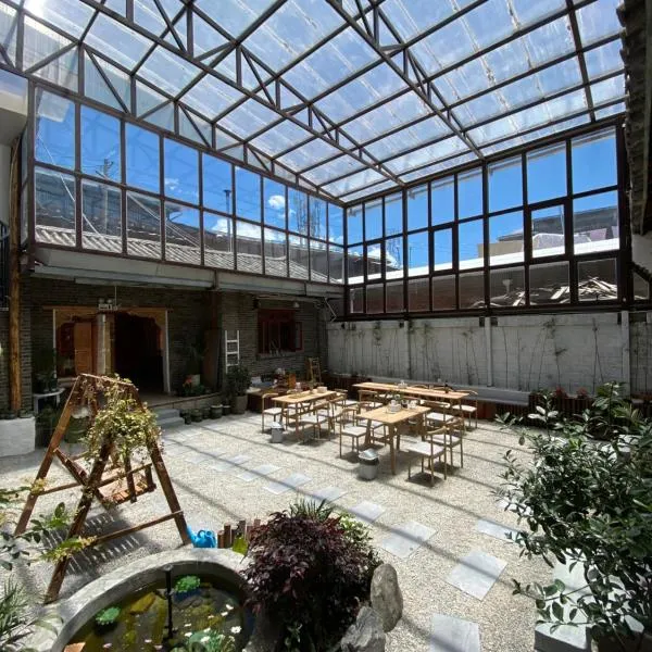 雪湖轻奢民宿 Snowlake Inn、シャングリラ市のホテル