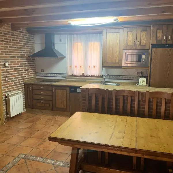 Casa Rural Los Tasajos, hôtel à La Horcajada